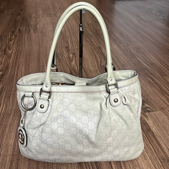 A 235 - 💯% authentic Gucci shoulder bag - Picture 1 of 16